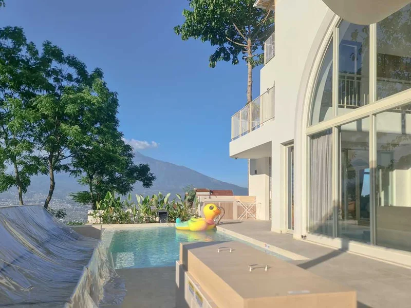 Villa Kekinian Dengan Konsep Mediterania, Villa Casa De Cielo
