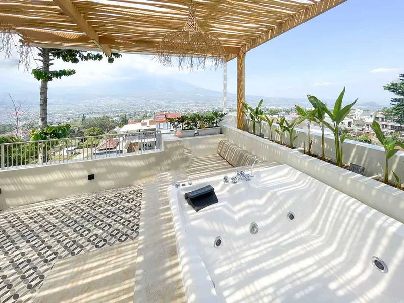 Villa Kekinian Dengan Konsep Mediterania, Villa Casa De Cielo