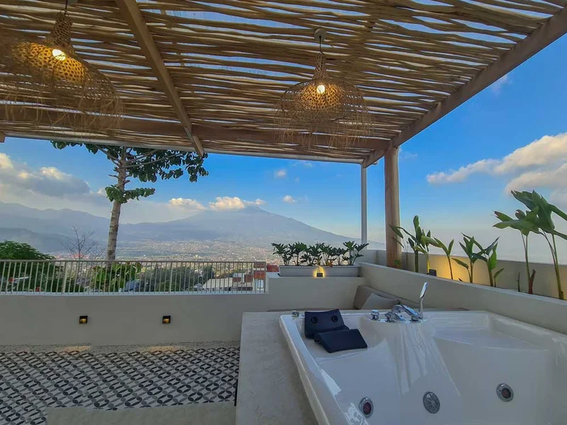 Villa Kekinian Dengan Konsep Mediterania, Villa Casa De Cielo