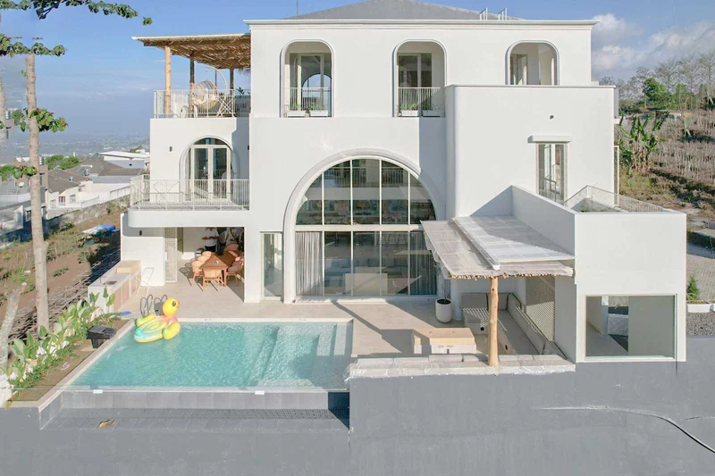 Villa Kekinian Dengan Konsep Mediterania, Villa Casa De Cielo