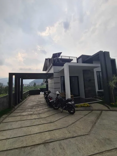 Villa Estetik Dengan View Persawahan di Kota Batu, Villa Cityscape
