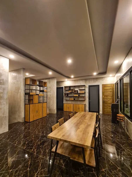 Villa 5 Kamar Industrial dekat Jatimpark 2 & BNS, Villa DeDayu