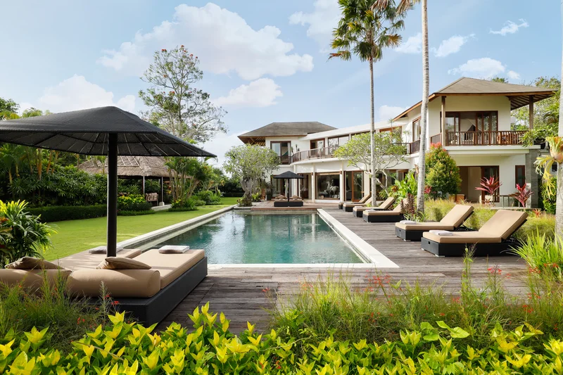 Villa 6 Kamar Bergaya Bali Kontemporer