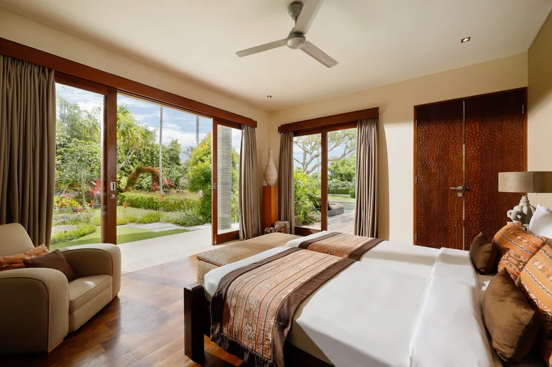 Villa 6 Kamar Bergaya Bali Kontemporer