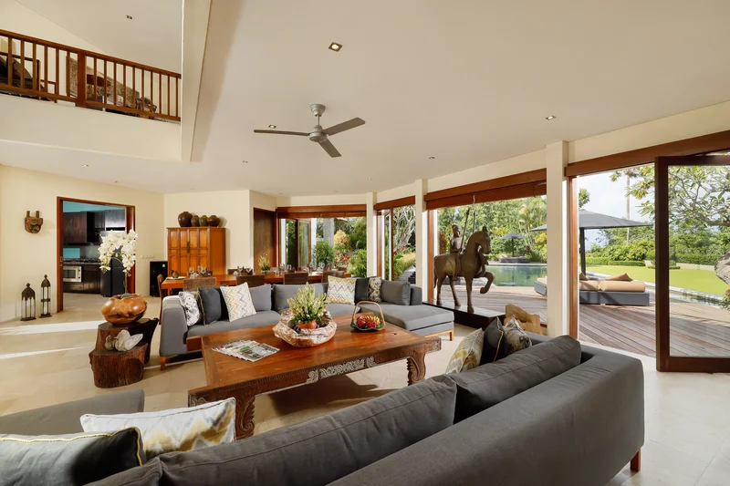 Villa 6 Kamar Bergaya Bali Kontemporer