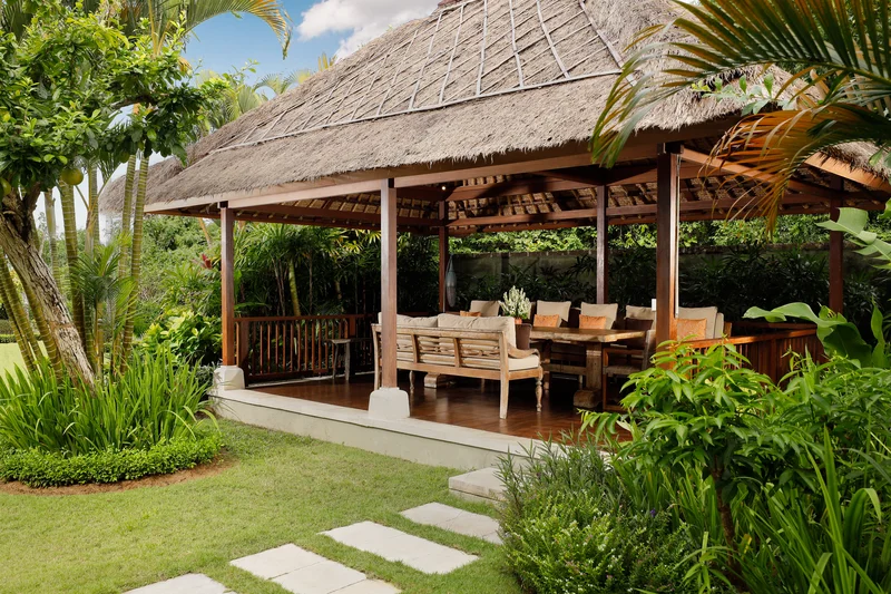 Villa 6 Kamar Bergaya Bali Kontemporer