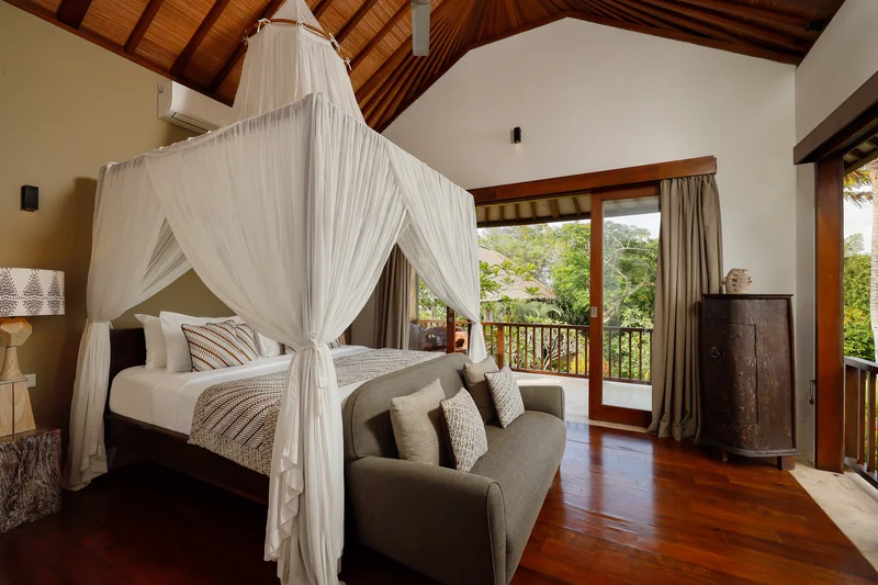 Villa 6 Kamar Bergaya Bali Kontemporer