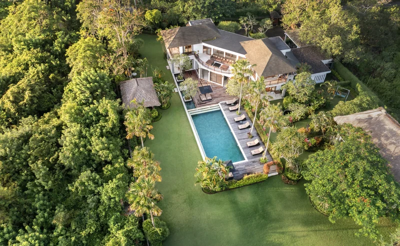 Villa 6 Kamar Bergaya Bali Kontemporer