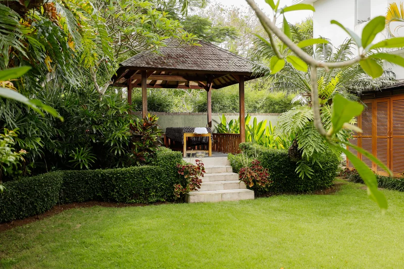 Villa 6 Kamar Bergaya Bali Kontemporer