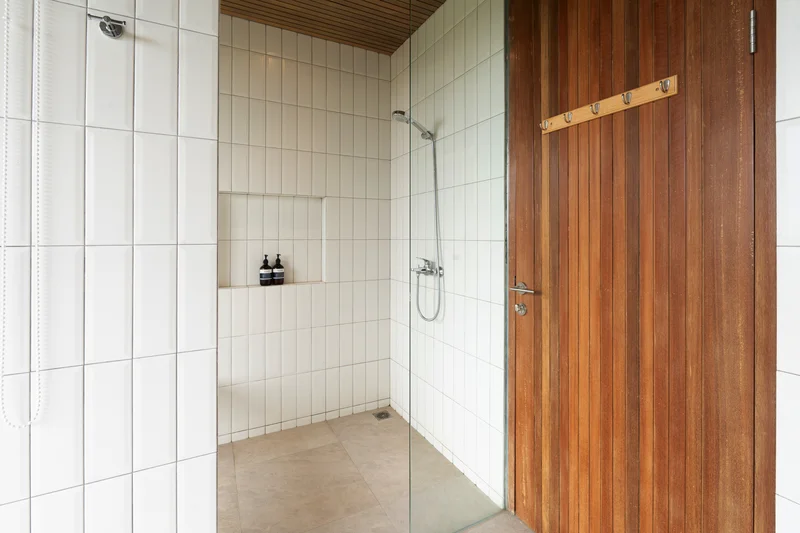 Villa 4 Kamar Eksklusif Modern Minimalis di Pecatu Bali, Villa Avocagolf