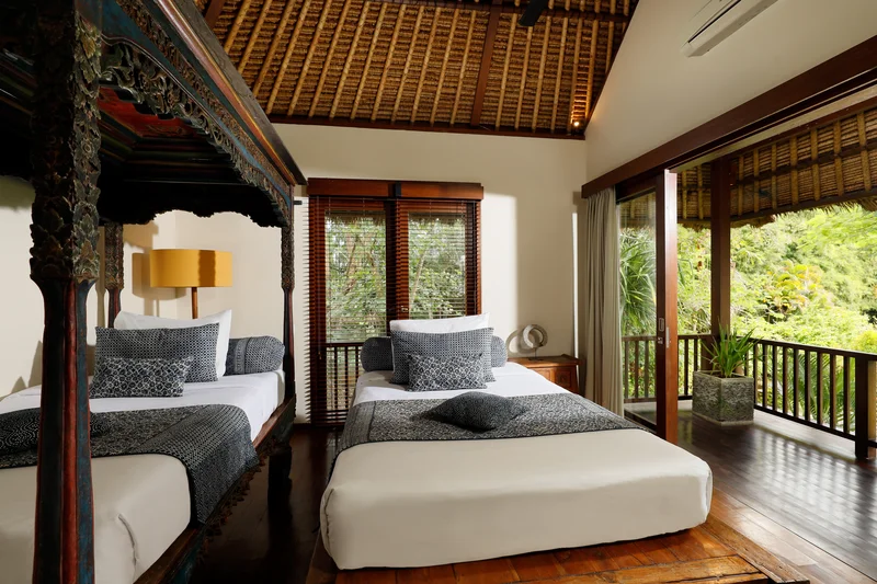 Villa 6 Kamar Bergaya Bali Kontemporer