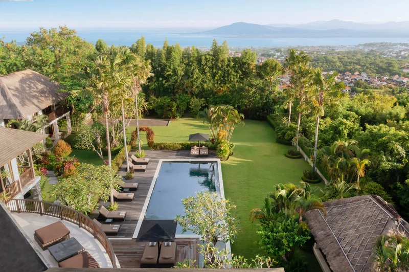 Villa 6 Kamar Bergaya Bali Kontemporer