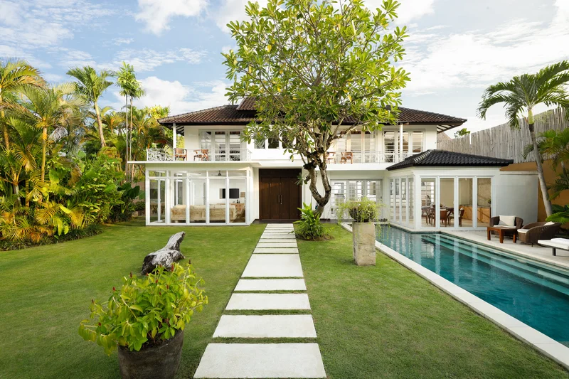Villa 5 Kamar untuk Keluarga Daerah Seminyak Bali, Villa Swarna