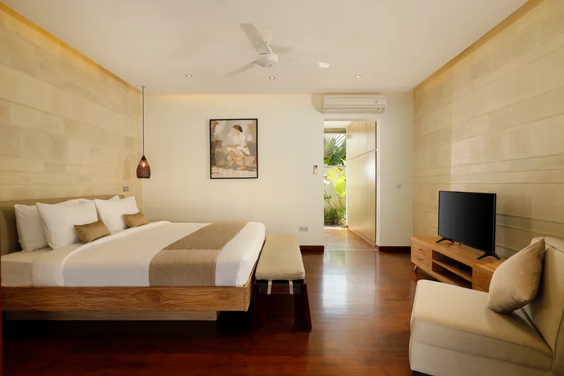 Villa 5 Kamar Dekat Pantai Batu Belig, Villa Tenang