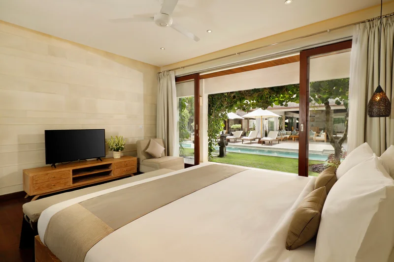 Villa 5 Kamar Dekat Pantai Batu Belig, Villa Tenang