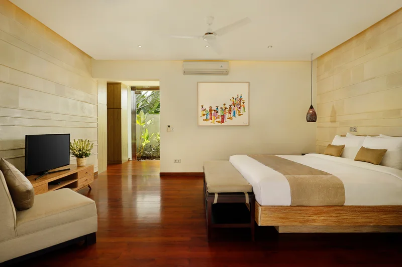 Villa 5 Kamar Dekat Pantai Batu Belig, Villa Tenang