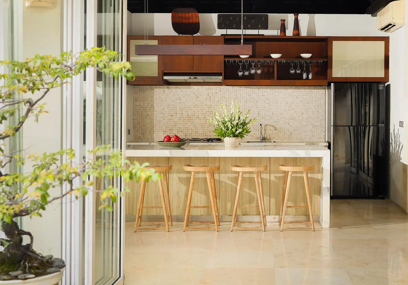 Villa 5 Kamar Dekat Pantai Batu Belig, Villa Tenang