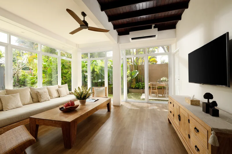 Villa 5 Kamar untuk Keluarga Daerah Seminyak Bali, Villa Swarna