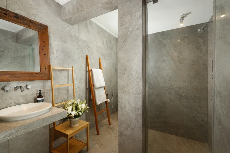Villa 5 Kamar untuk Keluarga Daerah Seminyak Bali, Villa Swarna