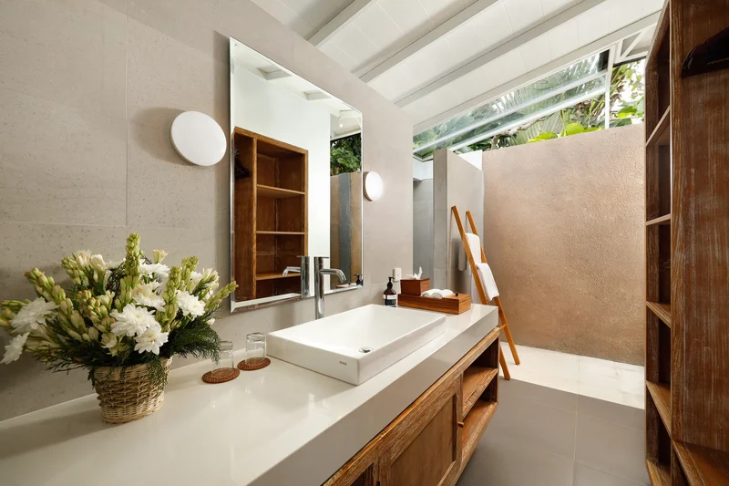 Villa 5 Kamar untuk Keluarga Daerah Seminyak Bali, Villa Swarna