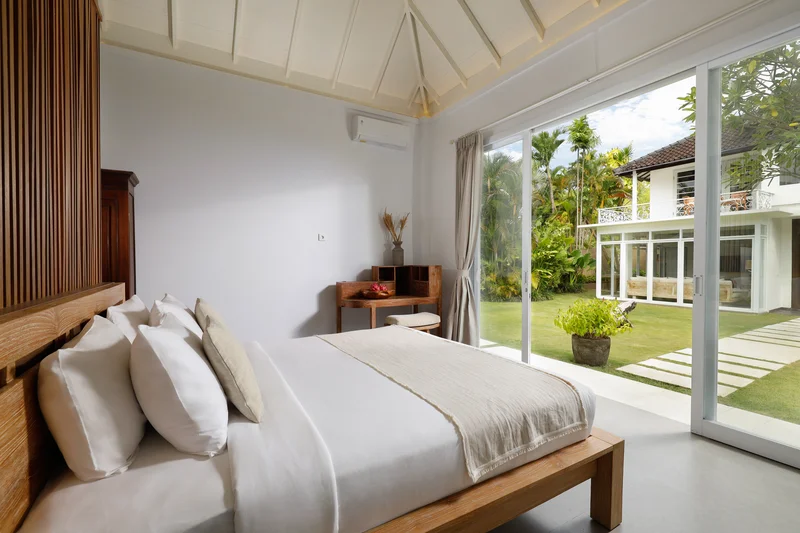 Villa 5 Kamar untuk Keluarga Daerah Seminyak Bali, Villa Swarna