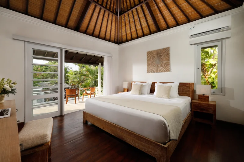 Villa 5 Kamar untuk Keluarga Daerah Seminyak Bali, Villa Swarna