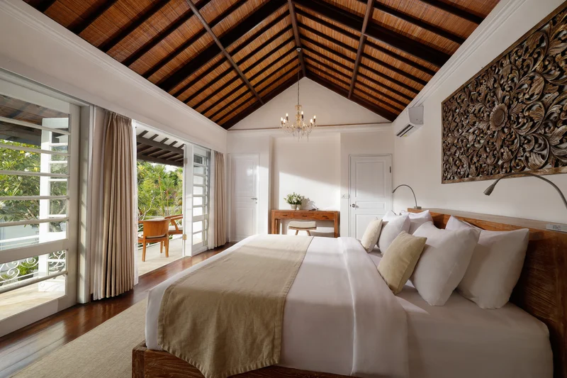 Villa 5 Kamar untuk Keluarga Daerah Seminyak Bali, Villa Swarna