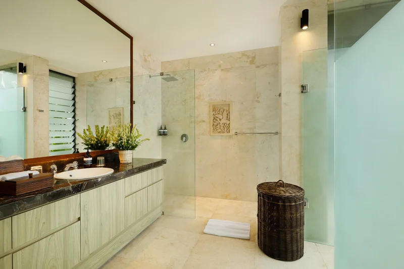 Villa 5 Kamar Dekat Pantai Batu Belig, Villa Tenang