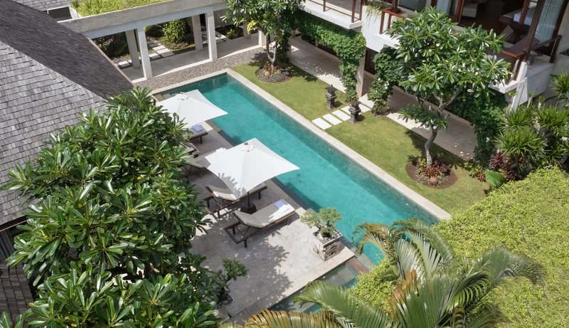 Villa 5 Kamar Dekat Pantai Batu Belig, Villa Tenang