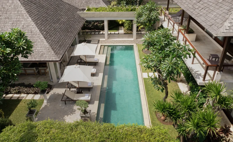 Villa 5 Kamar Dekat Pantai Batu Belig, Villa Tenang
