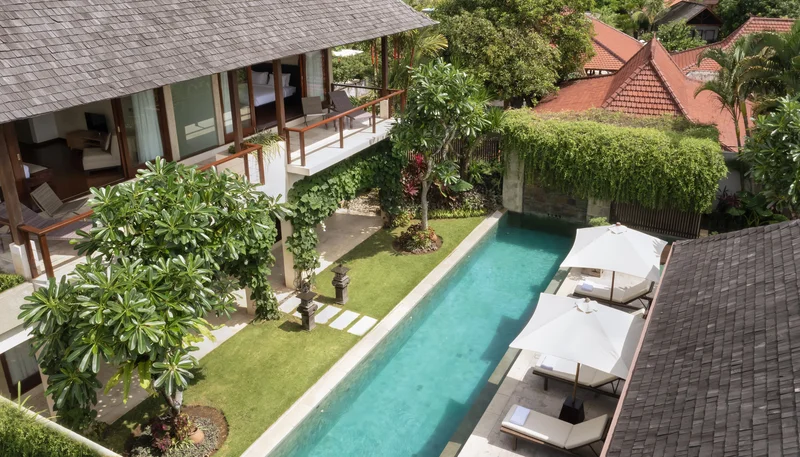 Villa 5 Kamar Dekat Pantai Batu Belig, Villa Tenang