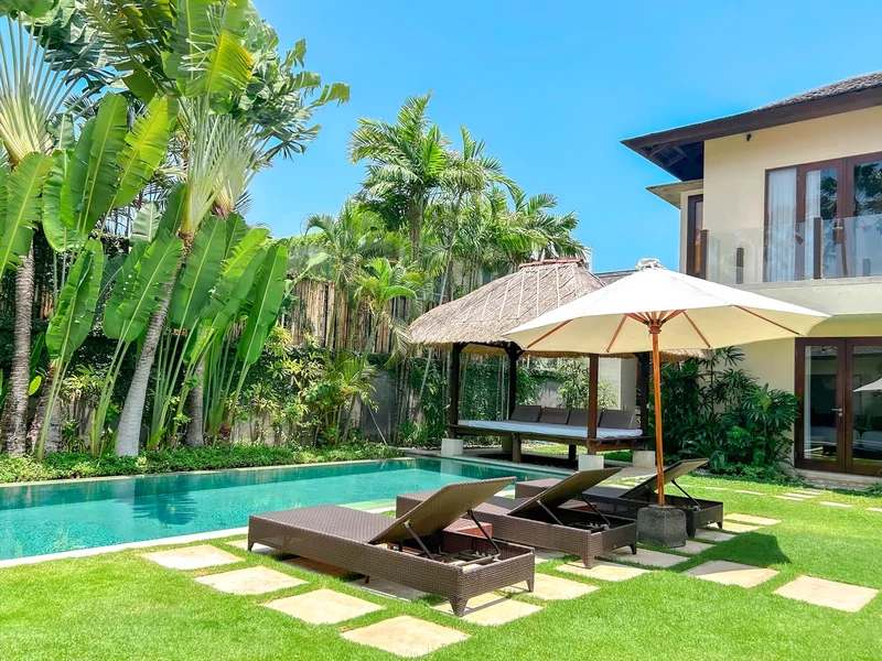 Villa 5 Kamar Seminyak Bali, The Suar Seminyak