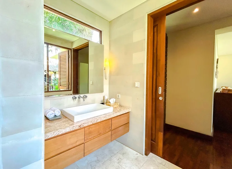 Villa 5 Kamar Seminyak Bali, The Suar Seminyak