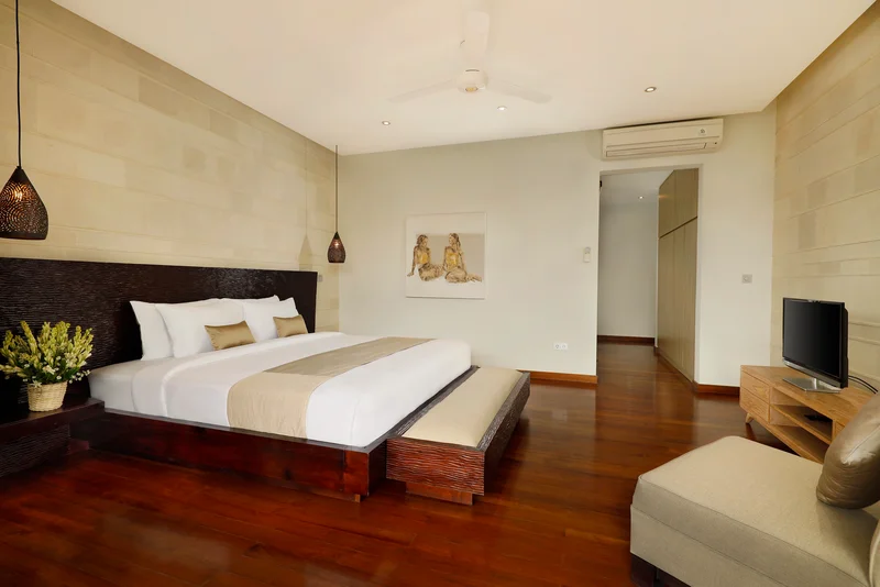 Villa 5 Kamar Dekat Pantai Batu Belig, Villa Tenang