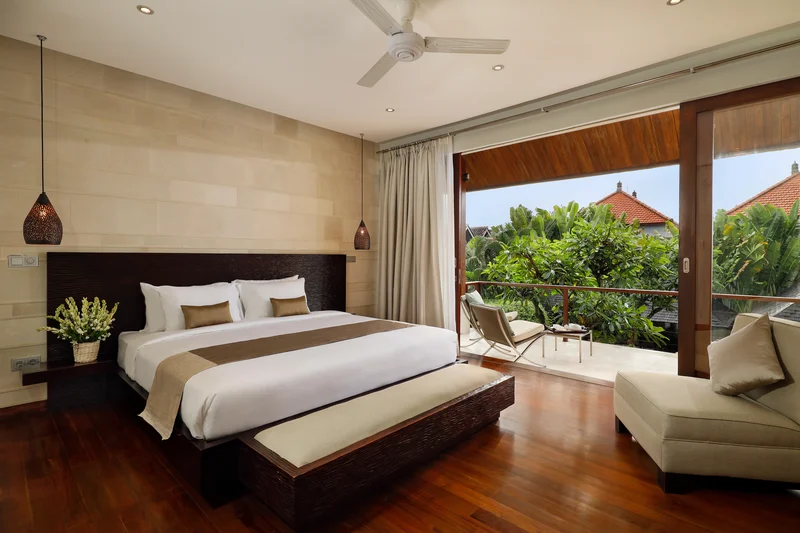 Villa 5 Kamar Dekat Pantai Batu Belig, Villa Tenang