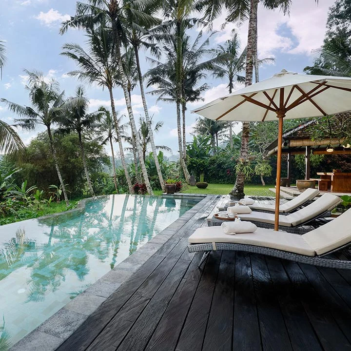 2b-Villa-Inka-Home-Sunbed-&-Poo-with-view_720px