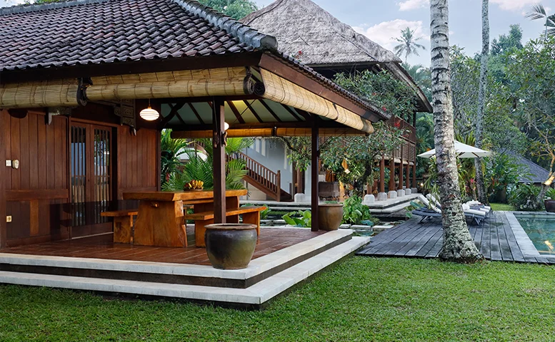 6-Pool-Kitchen_777px