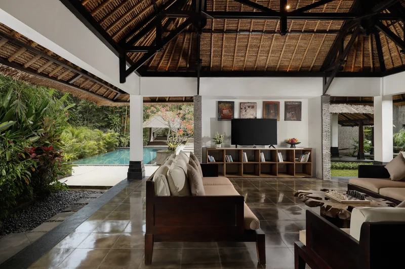 Villa 6 Kamar Tabanan Bali, Villa Omecure