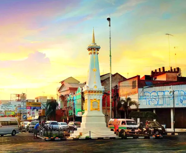 Wisatawan menikmati malam Tahun Baru di Malioboro Yogyakarta