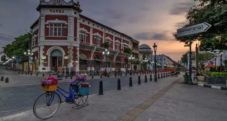Kembang api di Kota Lama Semarang pada malam Tahun Baru