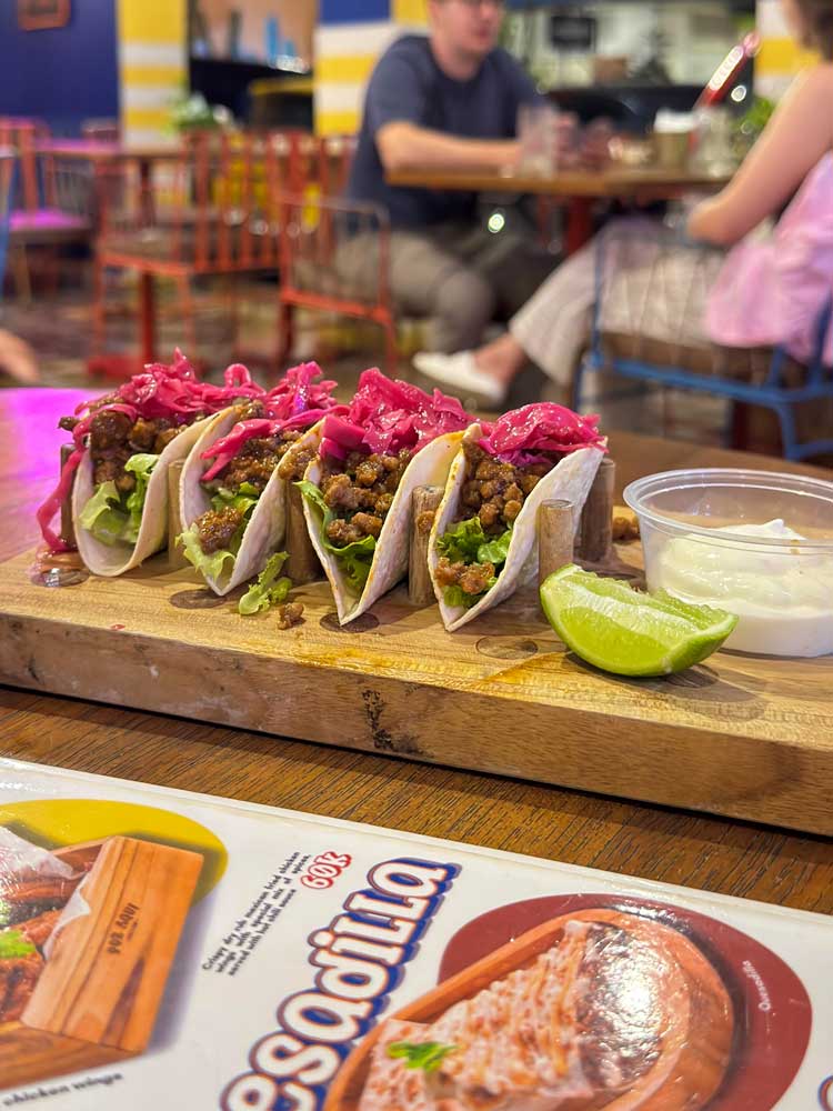 Por Aqui Stay & Dine 